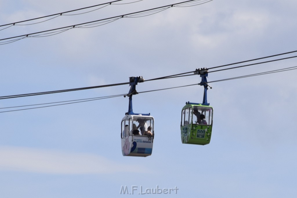 Koelner Seilbahn Gondel blieb haengen Koeln Linksrheinisch P114.JPG - Miklos Laubert